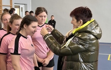 Powiatowe Igrzyska Młodzieży w Piłce Siatkowej w kategorii dziewcząt i chłopc&oacute;w w Mikołajkach Pomorskich 46
