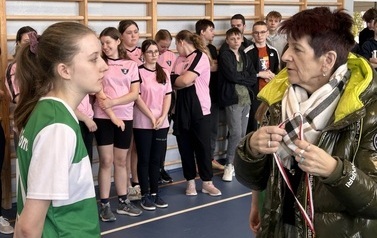 Powiatowe Igrzyska Młodzieży w Piłce Siatkowej w kategorii dziewcząt i chłopc&oacute;w w Mikołajkach Pomorskich 53