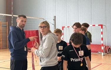 Powiatowe Igrzyska Dzieci w Piłce statkowej 4-ki&rdquo; w kategorii dziewcząt i chłopc&oacute;w w Sztumie 16