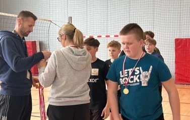 Powiatowe Igrzyska Dzieci w Piłce statkowej 4-ki&rdquo; w kategorii dziewcząt i chłopc&oacute;w w Sztumie 18