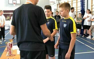Powiawtowe Igrzyska dzieci i Młodzieży w Druzynowym Badminton w Mikołajkach Pomorskich 18