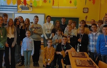 Powiatwoe Igrzyska Dzieci i Młodziezy w Drużynowych Szachach w Myslicach 3