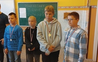Powiatwoe Igrzyska Dzieci i Młodziezy w Drużynowych Szachach w Myslicach 24
