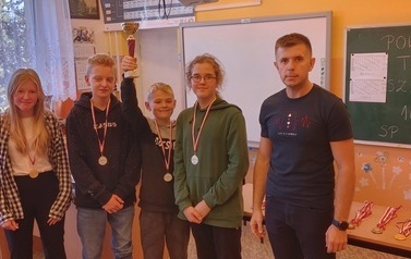 Powiatwoe Igrzyska Dzieci i Młodziezy w Drużynowych Szachach w Myslicach 29