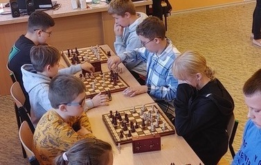 Powiatwoe Igrzyska Dzieci i Młodziezy w Drużynowych Szachach w Myslicach 35