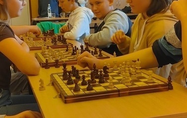 Powiatwoe Igrzyska Dzieci i Młodziezy w Drużynowych Szachach w Myslicach 37