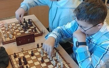 Powiatwoe Igrzyska Dzieci i Młodziezy w Drużynowych Szachach w Myslicach 40