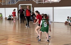 Powiatowe Igrzyska Dzieci w Koszyk&oacute;wce w kategorii dziewcząt i chłopc&oacute;w, w Sztumie 7