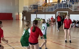 Powiatowe Igrzyska Dzieci w Koszyk&oacute;wce w kategorii dziewcząt i chłopc&oacute;w, w Sztumie 9