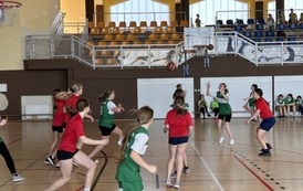 Powiatowe Igrzyska Dzieci w Koszyk&oacute;wce w kategorii dziewcząt i chłopc&oacute;w, w Sztumie 14