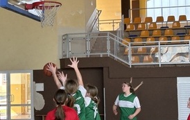 Powiatowe Igrzyska Dzieci w Koszyk&oacute;wce w kategorii dziewcząt i chłopc&oacute;w, w Sztumie 16