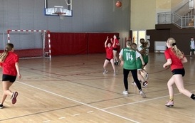 Powiatowe Igrzyska Dzieci w Koszyk&oacute;wce w kategorii dziewcząt i chłopc&oacute;w, w Sztumie 20