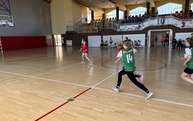 Powiatowe Igrzyska Dzieci w Koszyk&oacute;wce w kategorii dziewcząt i chłopc&oacute;w, w Sztumie 21