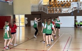 Powiatowe Igrzyska Dzieci w Koszyk&oacute;wce w kategorii dziewcząt i chłopc&oacute;w, w Sztumie 26