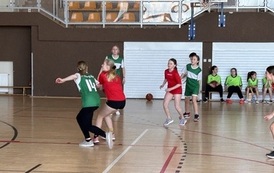 Powiatowe Igrzyska Dzieci w Koszyk&oacute;wce w kategorii dziewcząt i chłopc&oacute;w, w Sztumie 28