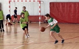 Powiatowe Igrzyska Dzieci w Koszyk&oacute;wce w kategorii dziewcząt i chłopc&oacute;w, w Sztumie 30