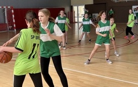 Powiatowe Igrzyska Dzieci w Koszyk&oacute;wce w kategorii dziewcząt i chłopc&oacute;w, w Sztumie 33