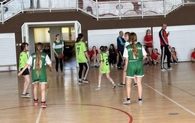 Powiatowe Igrzyska Dzieci w Koszyk&oacute;wce w kategorii dziewcząt i chłopc&oacute;w, w Sztumie 37