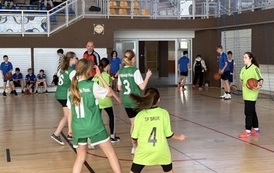 Powiatowe Igrzyska Dzieci w Koszyk&oacute;wce w kategorii dziewcząt i chłopc&oacute;w, w Sztumie 40