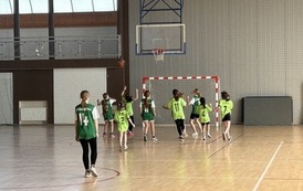 Powiatowe Igrzyska Dzieci w Koszyk&oacute;wce w kategorii dziewcząt i chłopc&oacute;w, w Sztumie 42