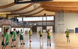 Powiatowe Igrzyska Dzieci w Koszyk&oacute;wce w kategorii dziewcząt i chłopc&oacute;w, w Sztumie 46