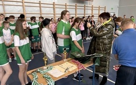 Powiatowe Igrzyska Młodzieży w Piłce Siatkowej w kategorii dziewcząt i chłopc&oacute;w w Mikołajkach Pomorskich 57