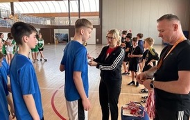 Powiatowe Igrzyska Dzieci w piłce ręcznej, w kategorii chłopc&oacute;w i dziewcząt w  Sztumie 3