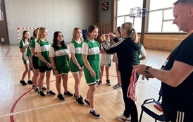 Powiatowe Igrzyska Dzieci w piłce ręcznej, w kategorii chłopc&oacute;w i dziewcząt w  Sztumie 10