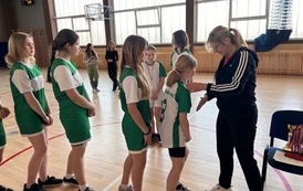 Powiatowe Igrzyska Dzieci w piłce ręcznej, w kategorii chłopc&oacute;w i dziewcząt w  Sztumie 11