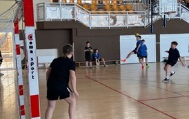 Powiatowe Igrzyska Dzieci w piłce ręcznej, w kategorii chłopc&oacute;w i dziewcząt w  Sztumie 16