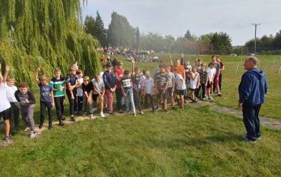 Zdjęcie do 26.09.2022 r. - Szkolne Biegi Przełajowe